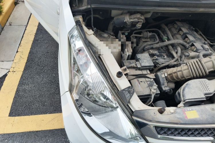Used Wuling Rongguang V 2016 1.5L Standard Version Engine Bay Right