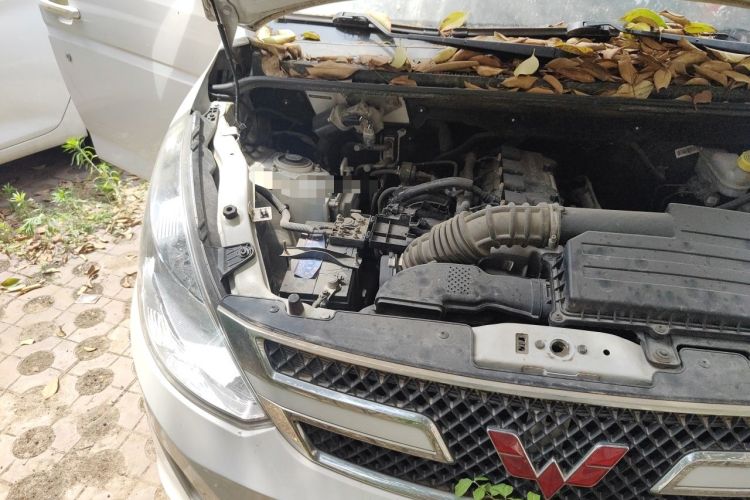 Used Wuling Rongguang V 2016 1.5L Standard Version Engine Bay Right