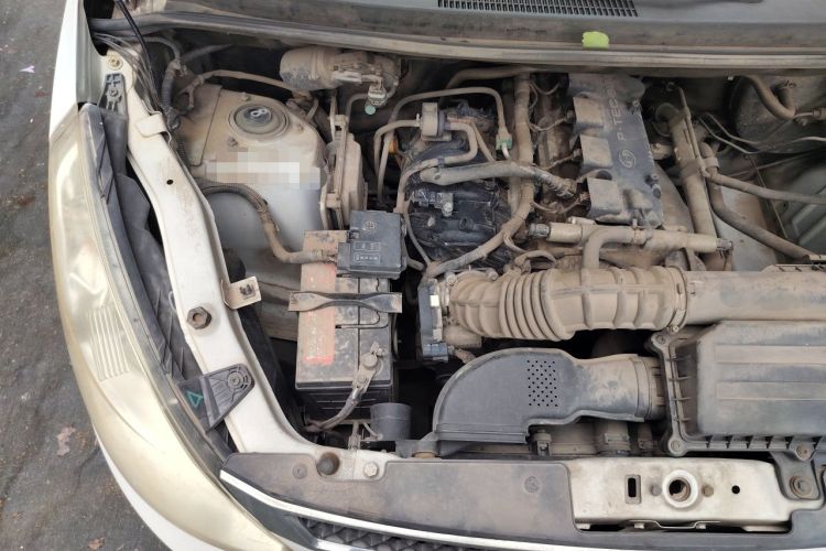 Used Wuling Rongguang V 2016 1.5L Standard Version Engine Bay Right