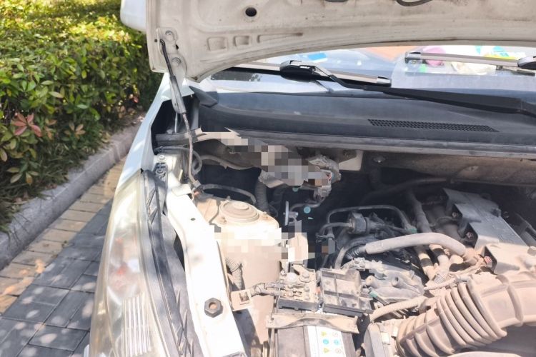 Used Wuling Rongguang V 2016 1.5L Standard Version Engine Bay Right