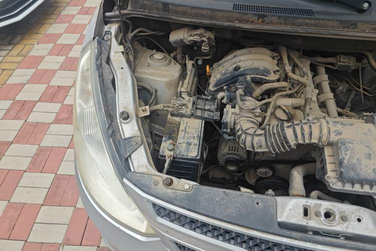 Used Wuling Rongguang V 2016 1.2L Practical Model Non-Power-Assisted Engine Bay Right