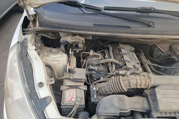 Used Wuling Rongguang V 2016 1.5L Standard Version Engine Bay Right