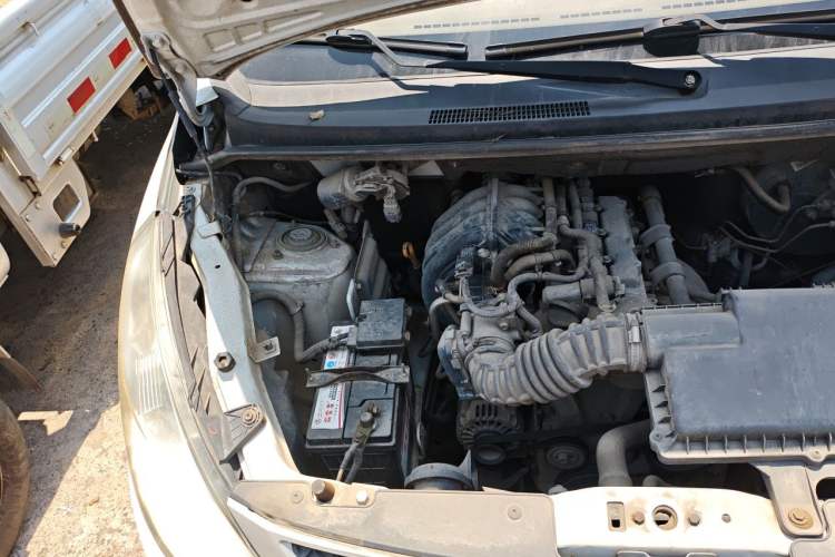 Used Wuling Rongguang V 2016 1.2L Practical Version Engine Bay Right