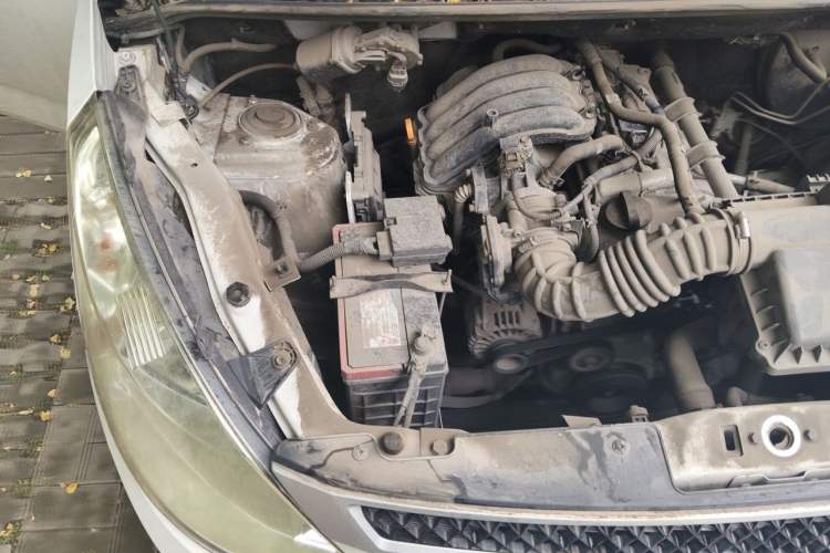 Used Wuling Rongguang V 2016 1.2L Practical Version Engine Bay Right