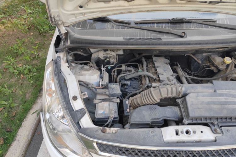 Used Wuling Rongguang V 2016 1.5L Standard Version Engine Bay Right