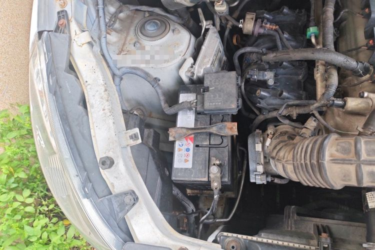 Used Wuling Rongguang V 2016 1.5L Standard Version Engine Bay Right