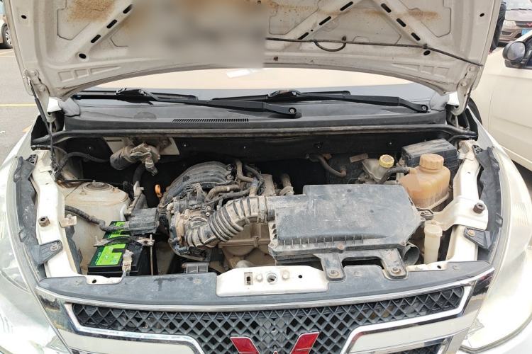 Used Wuling Rongguang V 2016 1.2L Practical Version Engine Bay