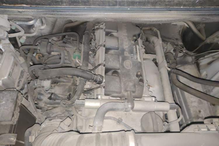 Used Wuling Rongguang V 2016 1.5L Standard Version Engine Bay