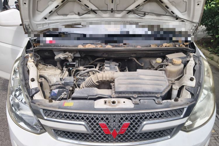 Used Wuling Rongguang V 2016 1.5L Standard Version Engine Bay