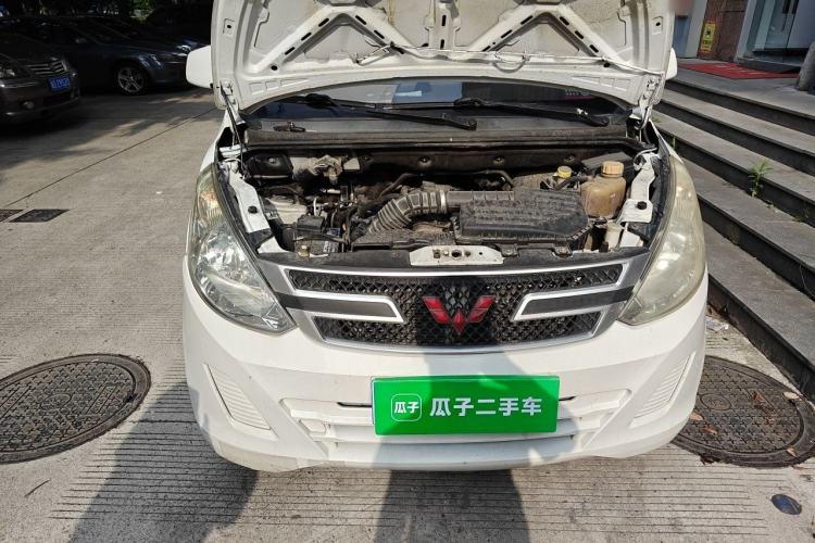 Used Wuling Rongguang V 2016 1.5L Practical Version Non-Power-Assisted Engine Bay