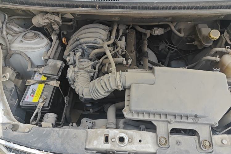 Used Wuling Rongguang V 2016 1.2L Practical Model Non-Power-Assisted Engine Bay