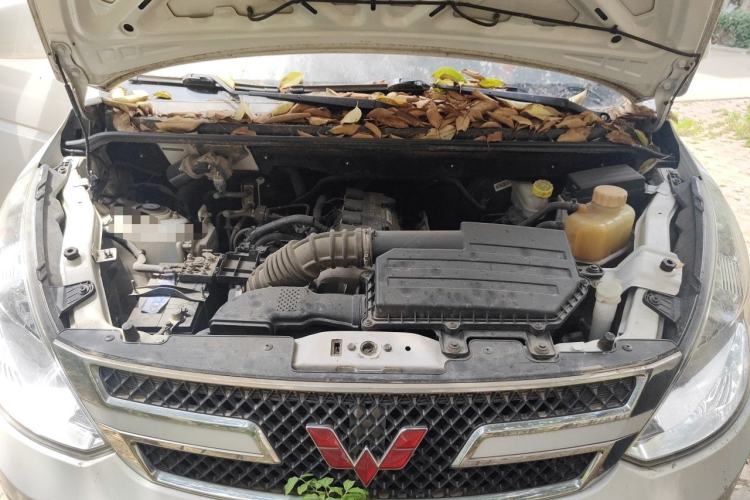 Used Wuling Rongguang V 2016 1.5L Standard Version Engine Bay