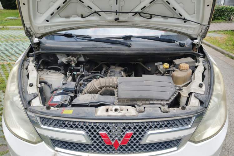 Used Wuling Rongguang V 2016 1.5L Standard Version Engine Bay