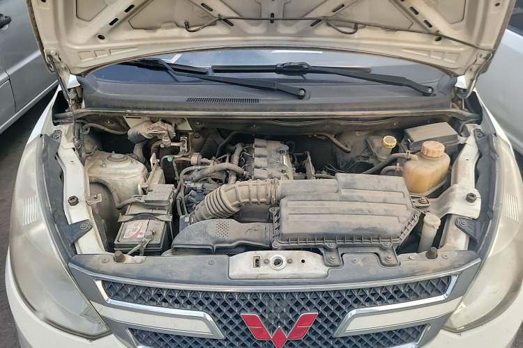 Used Wuling Rongguang V 2016 1.5L Standard Version Engine Bay