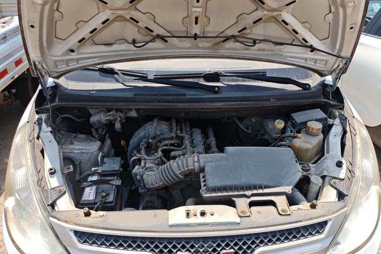 Used Wuling Rongguang V 2016 1.2L Practical Version Engine Bay