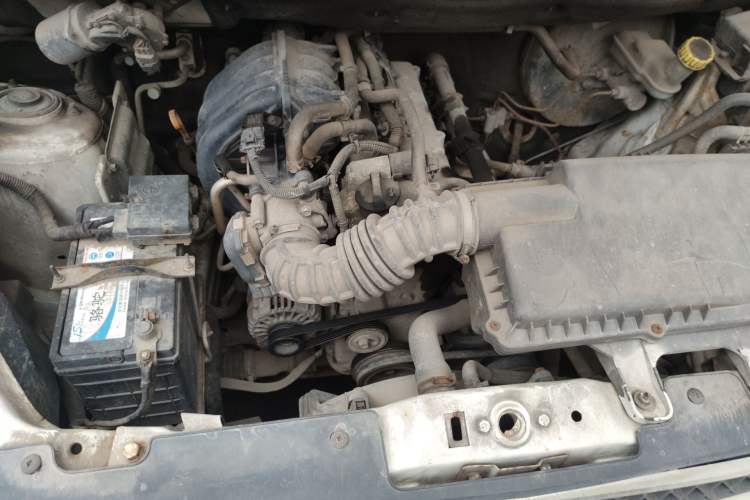 Used Wuling Rongguang V 2016 1.2L Practical Version Engine Bay