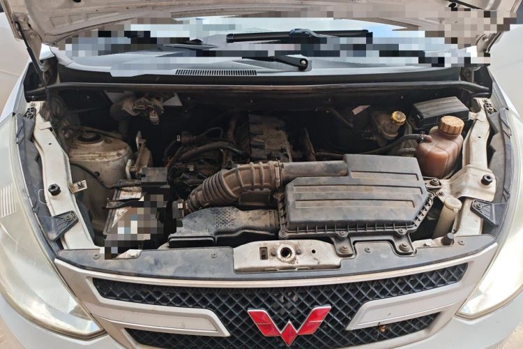Used Wuling Rongguang V 2016 1.5L Practical Version Non-Power-Assisted Engine Bay