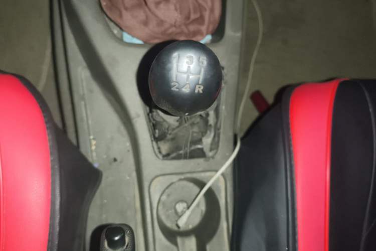 Used Wuling Rongguang V 2016 1.5L Practical Version Non-Power-Assisted Gear Lever