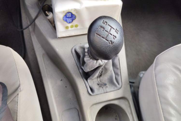 Used Wuling Rongguang V 2016 1.5L Practical Version Non-Power-Assisted Gear Lever