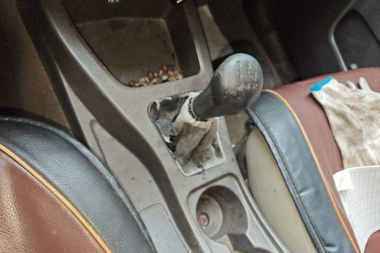 Used Wuling Rongguang V 2016 1.5L Practical Version Non-Power-Assisted Gear Lever
