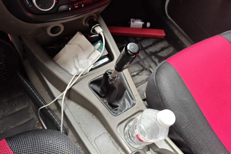 Used Wuling Rongguang V 2016 1.5L Practical Version Non-Power-Assisted Gear Lever