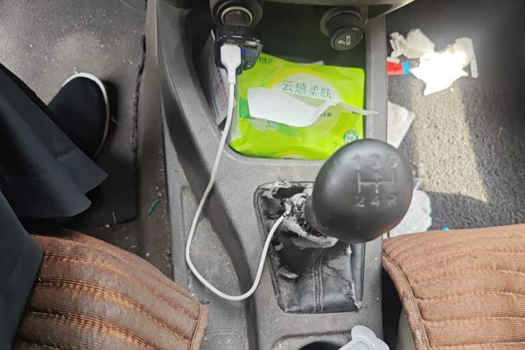 Used Wuling Rongguang V 2016 1.2L Practical Model Non-Power-Assisted Gear Lever