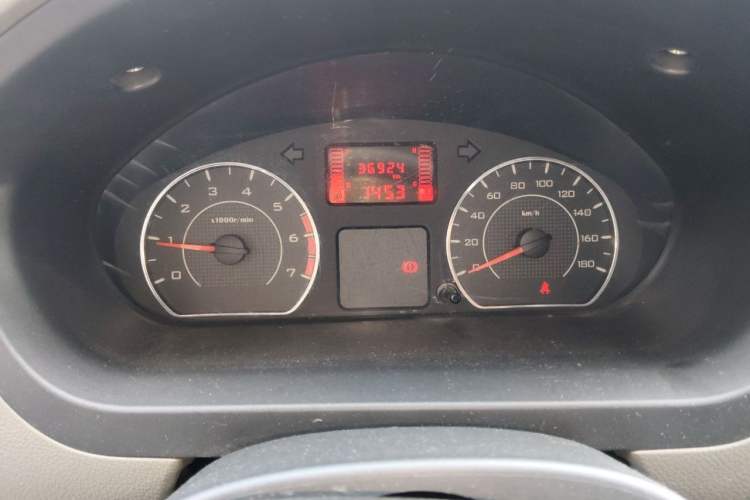 Used Wuling Rongguang V 2016 1.5L Practical Version Non-Power-Assisted Instrument Cluster
