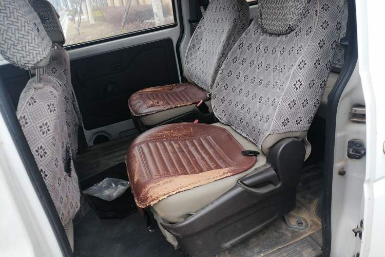 Used Wuling Rongguang V 2016 1.5L Standard Version Interior 4