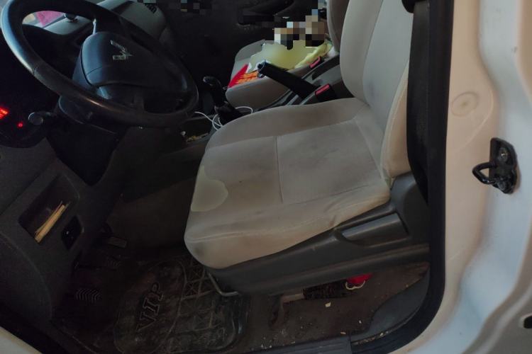 Used Wuling Rongguang V 2016 1.5L Practical Version Non-Power-Assisted Left Front Seat