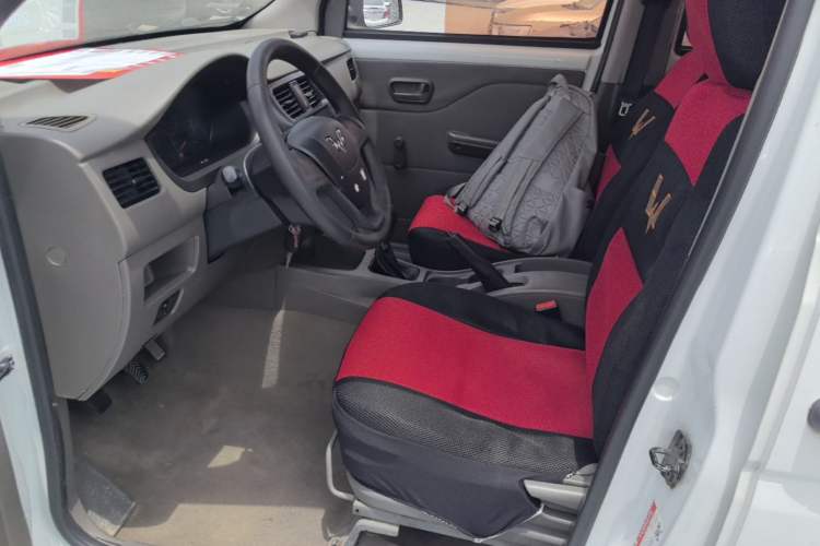 Used Wuling Rongguang V 2016 1.5L Practical Version Non-Power-Assisted Left Front Seat