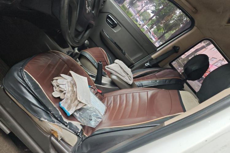 Used Wuling Rongguang V 2016 1.5L Practical Version Non-Power-Assisted Left Front Seat