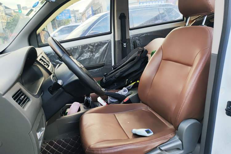 Used Wuling Rongguang V 2016 1.2L Practical Version Left Front Seat
