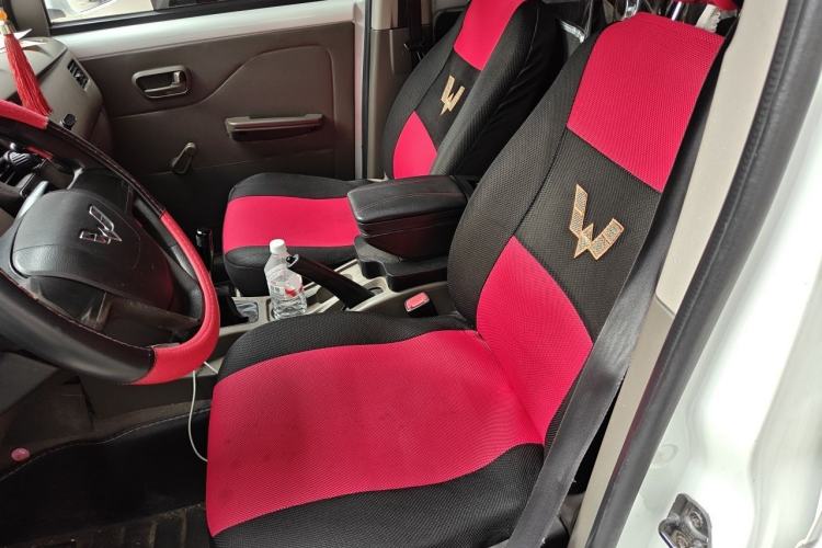 Used Wuling Rongguang V 2016 1.5L Practical Version Non-Power-Assisted Left Front Seat