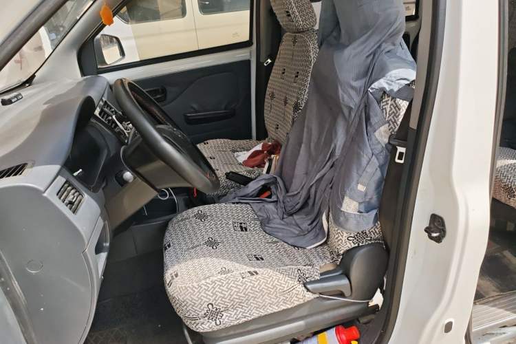Used Wuling Rongguang V 2016 1.5L Practical Version Non-Power-Assisted Left Front Seat