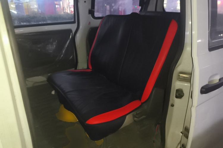 Used Wuling Rongguang V 2016 1.5L Practical Version Non-Power-Assisted Left Rear Seat