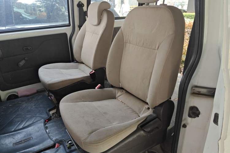 Used Wuling Rongguang V 2016 1.5L Standard Version Left Rear Seat