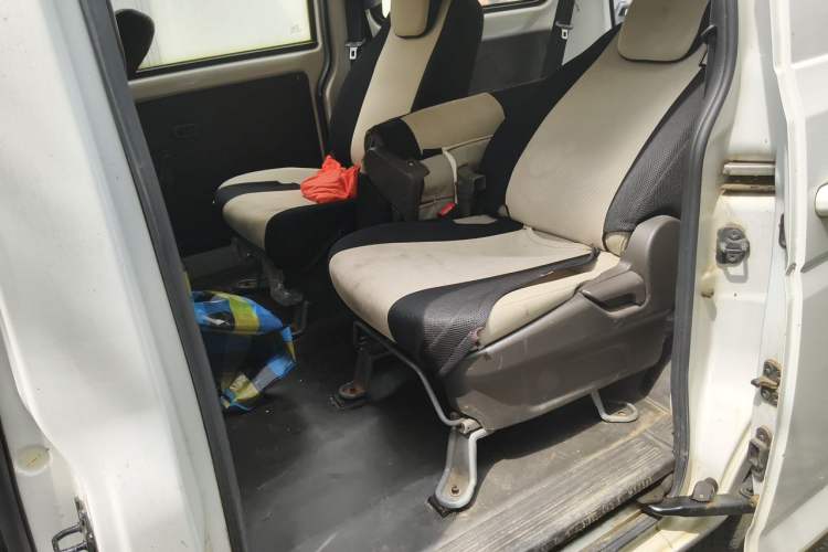Used Wuling Rongguang V 2016 1.5L Standard Version Left Rear Seat