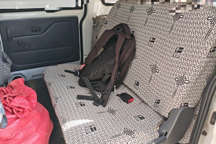 Used Wuling Rongguang V 2016 1.5L Practical Version Non-Power-Assisted Left Rear Seat