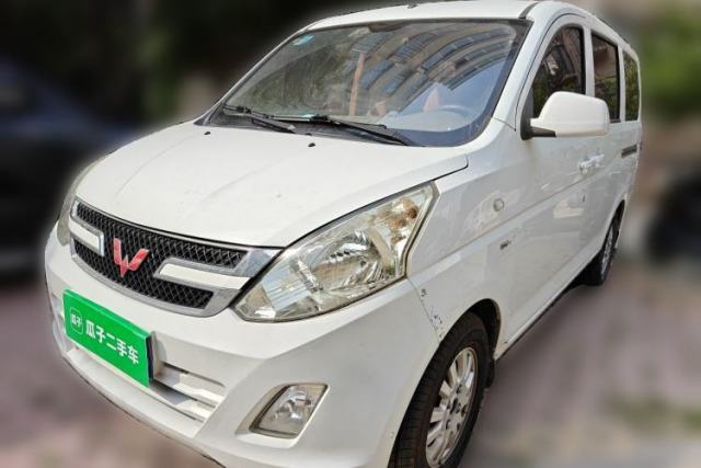 Używany Wuling Rongguang V 2016 1.5L Standard Version
