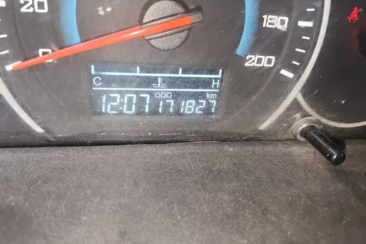 Used Wuling Rongguang V 2016 1.5L Standard Version Odometer Close Up