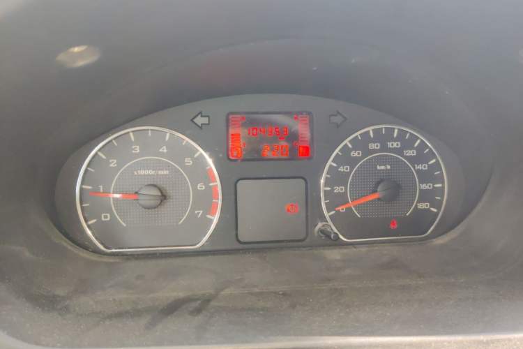 Used Wuling Rongguang V 2016 1.5L Practical Version Odometer Close Up