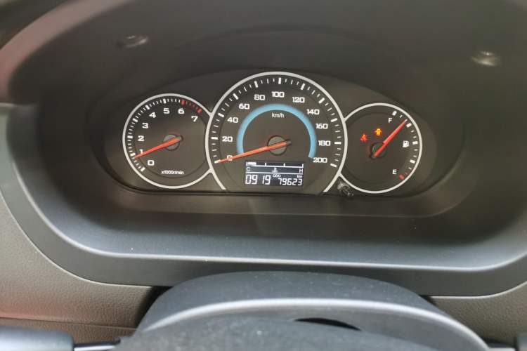 Used Wuling Rongguang V 2016 1.2L Standard Version Odometer Close Up