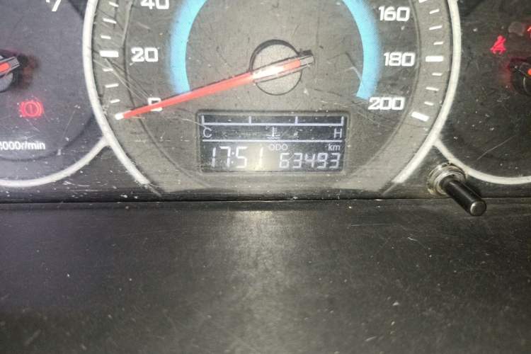 Used Wuling Rongguang V 2016 1.5L Standard Version Odometer Close Up