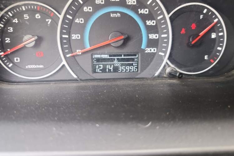 Used Wuling Rongguang V 2016 1.5L Standard Version Odometer Close Up