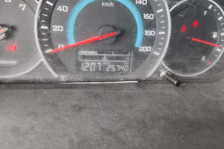 Used Wuling Rongguang V 2016 1.5L Standard Version Odometer Close Up