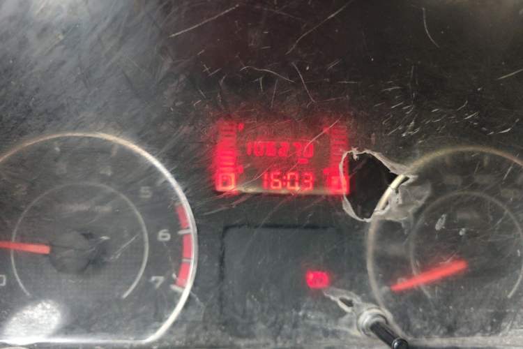 Used Wuling Rongguang V 2016 1.2L Practical Version Odometer Close Up