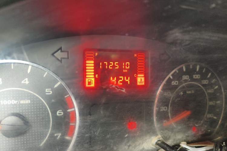 Used Wuling Rongguang V 2016 1.5L Practical Version Odometer Close Up