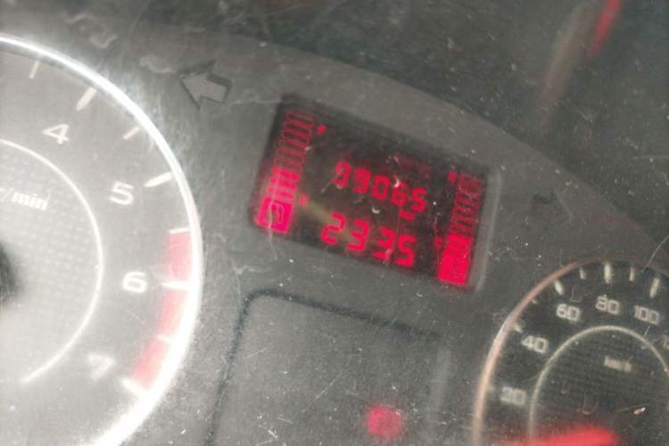 Used Wuling Rongguang V  Odometer Close Up