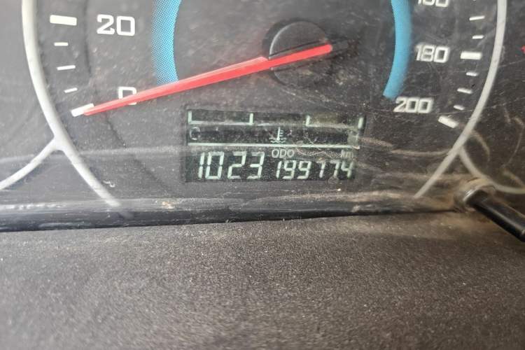 Used Wuling Rongguang V 2016 1.5L Standard Version Odometer Close Up