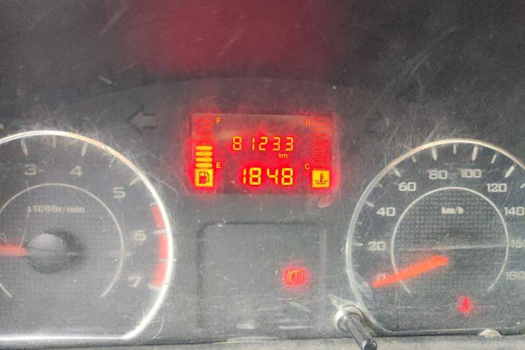 Used Wuling Rongguang V 2016 1.2L Practical Version Odometer Close Up